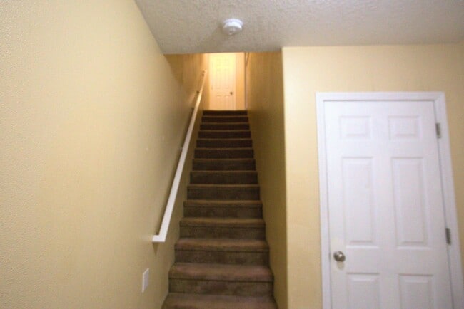 Building Photo - Lafayette 12 Plex