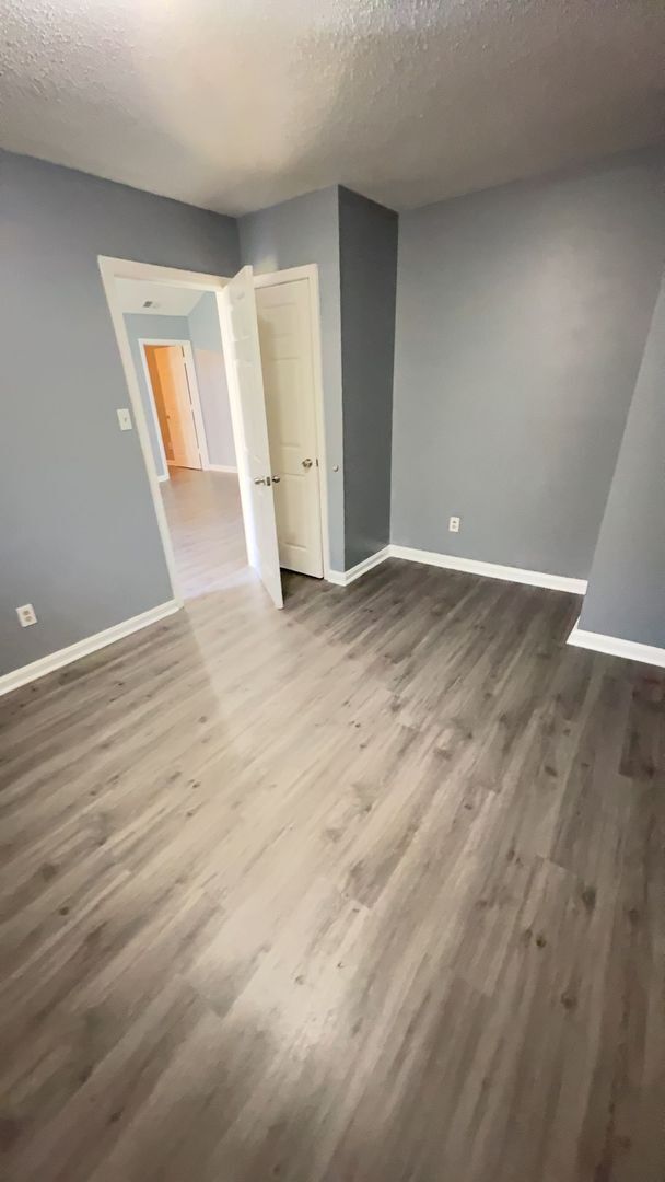 Foto del edificio - Beautifully update 5 bedroom 2 bath home - Open To Section 8