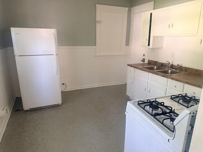 Foto del edificio - 3382 E 102nd St