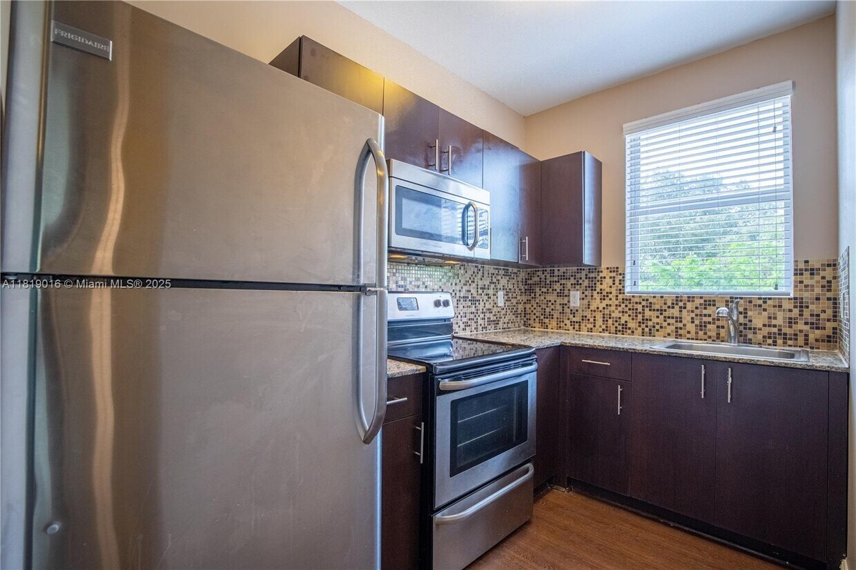 Foto principal - 5416 NE 1st Ct