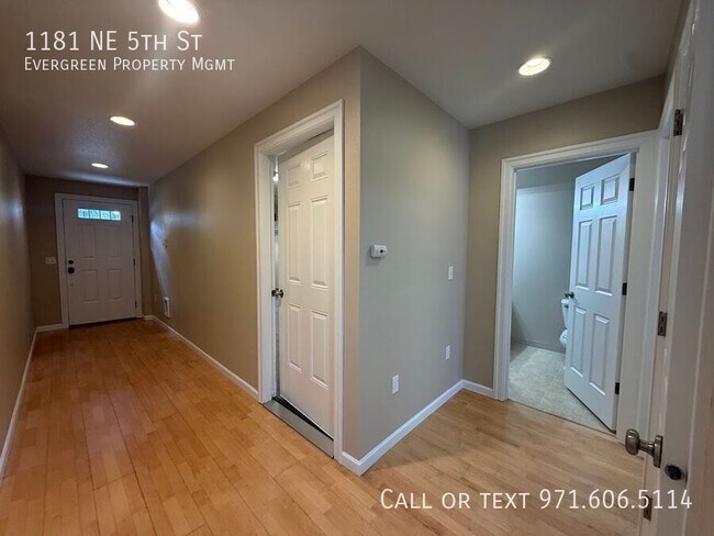 Foto del edificio - 1181 NE 5th St