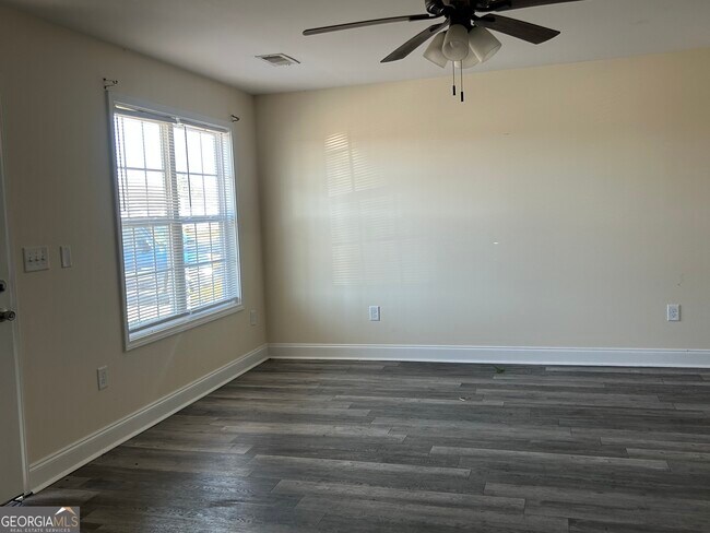 Foto del edificio - 131 Ronald Pride Blvd