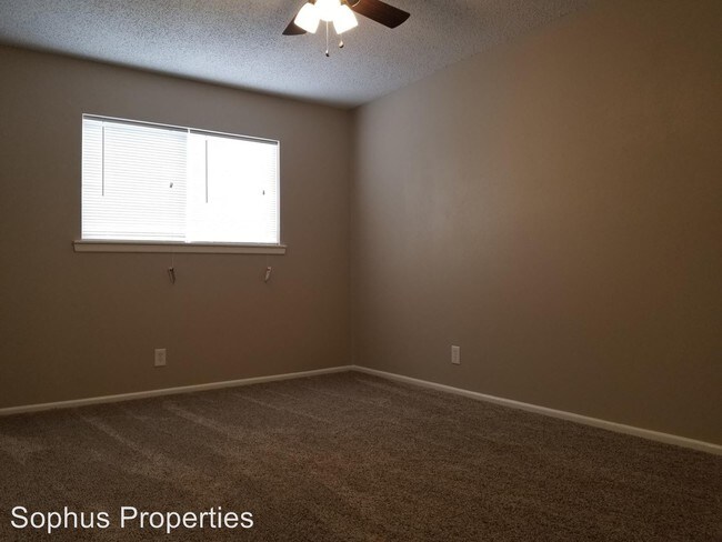Building Photo - 4 br, 2.5 bath House - 6818 Crown Ridge