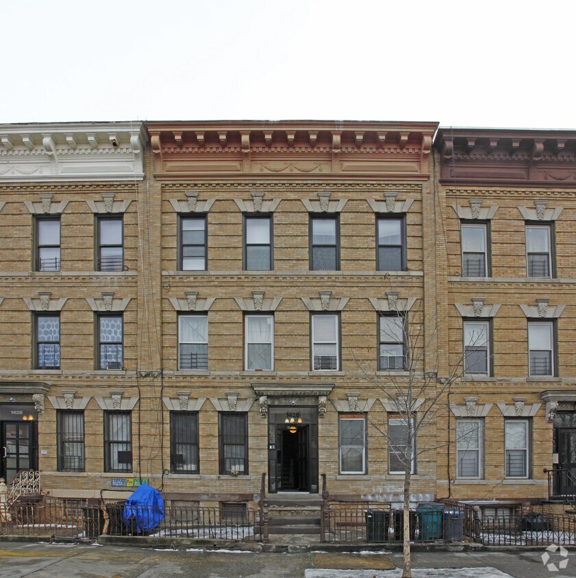 Building Photo - 1426 Putnam Ave