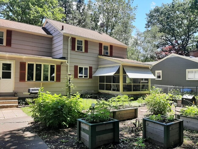 Building Photo - 75 Briar Ln
