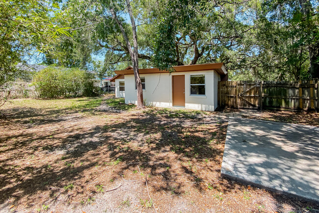 Building Photo - Two Bedroom Largo Home