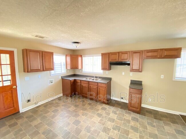 Building Photo - 4246 Cottonwood Rd