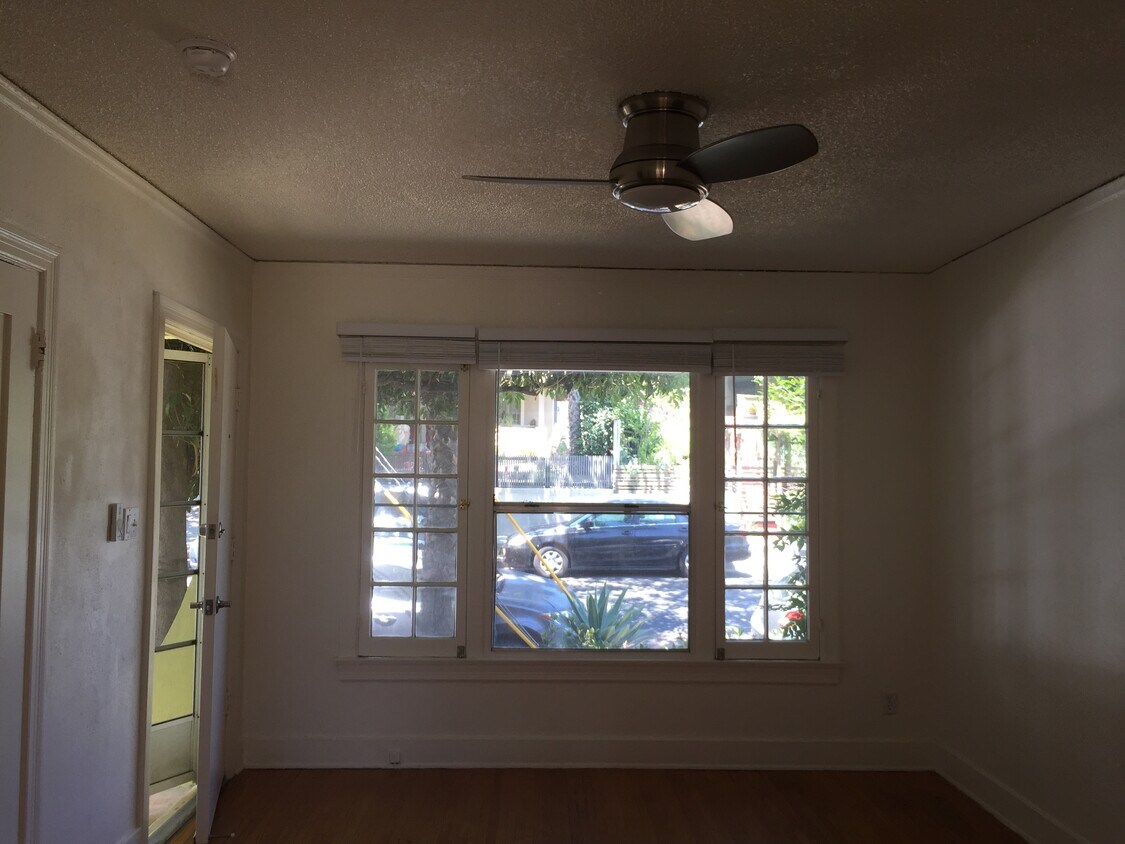 Primary Photo - 1668 Edgecliffe Dr