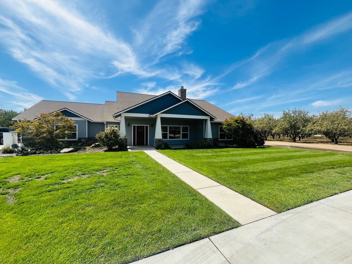 Foto principal - 3 bedroom Country Home