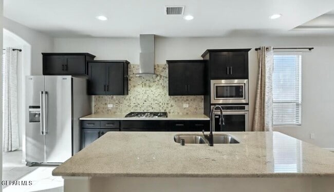 Building Photo - 1126 Gaitan St