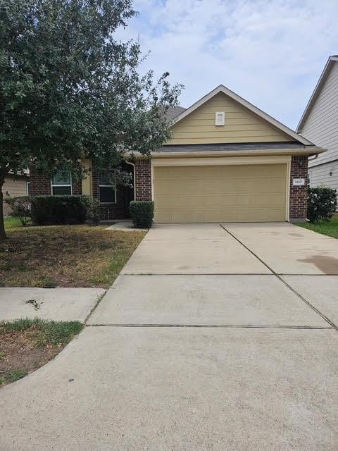 Foto principal - 24407 Lakecrest Town Dr