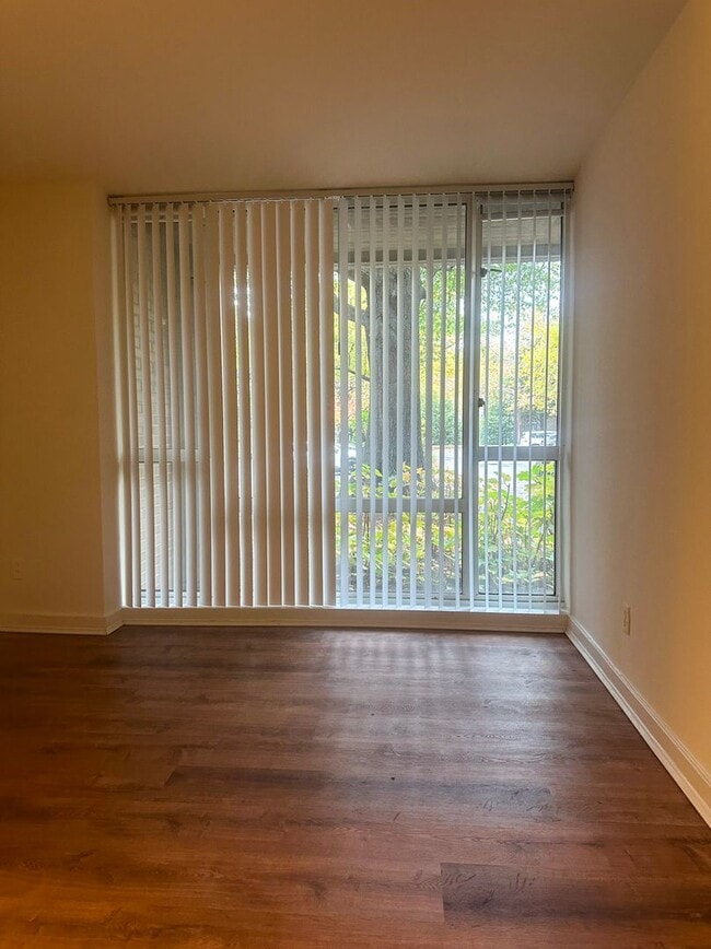 Building Photo - Impeccable 2 Bed 2 Bath Condo With Breatht...