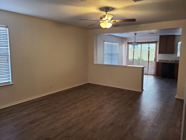 Building Photo - 155 Arrow Oaks