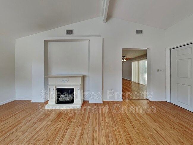 Building Photo - 2425 W Gardenia Dr