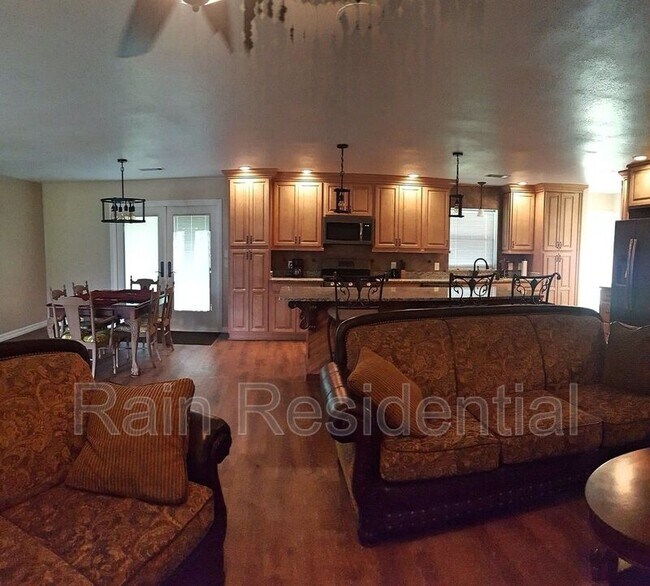 Foto del edificio - 6100 Ridge Rd