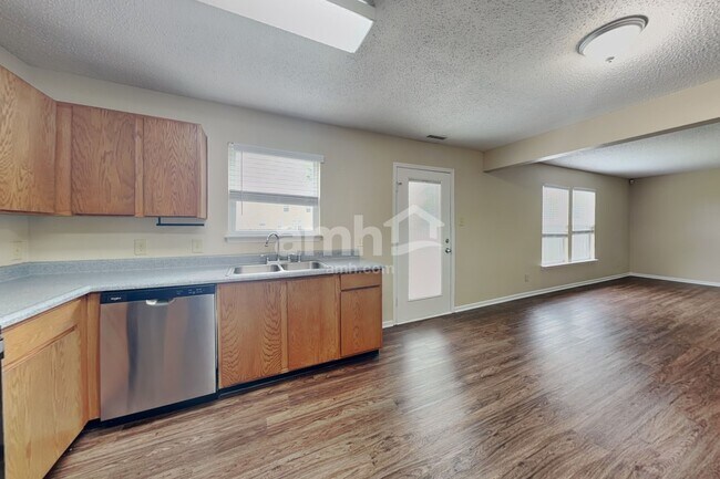 Foto del edificio - 6838 W Stansbury Blvd