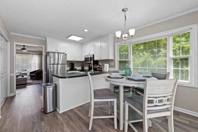 Foto del edificio - 914 Spring Forest Rd