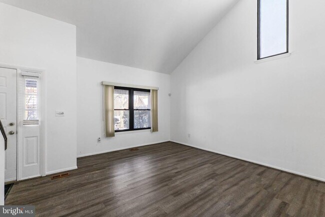 Foto del edificio - 6476 Sewells Orchard Dr