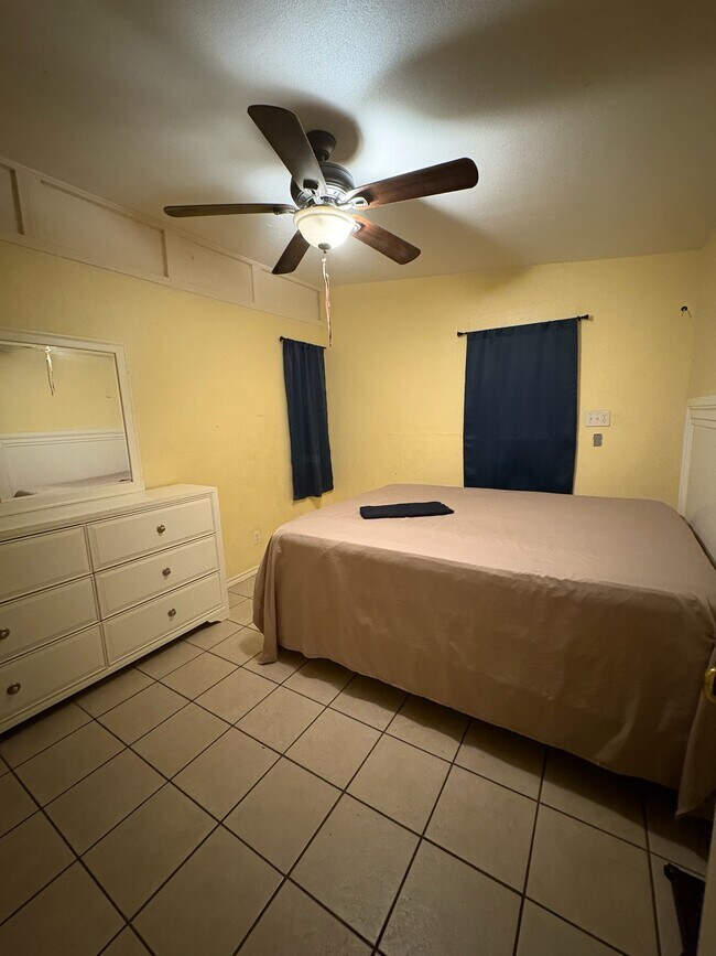 Dormitorio - 134 Roberts St