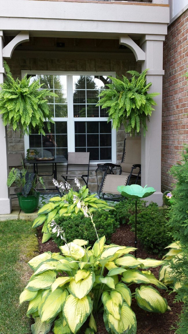 Beautiful condo on Pond - 250 Rosehall Dr
