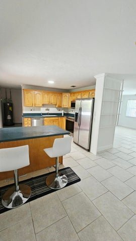 Foto del edificio - 911 Burch Dr