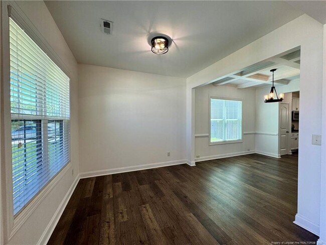 Foto del edificio - 2020 Harrington Rd