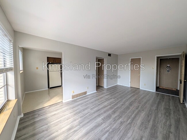 Building Photo - 5353 Walsh St