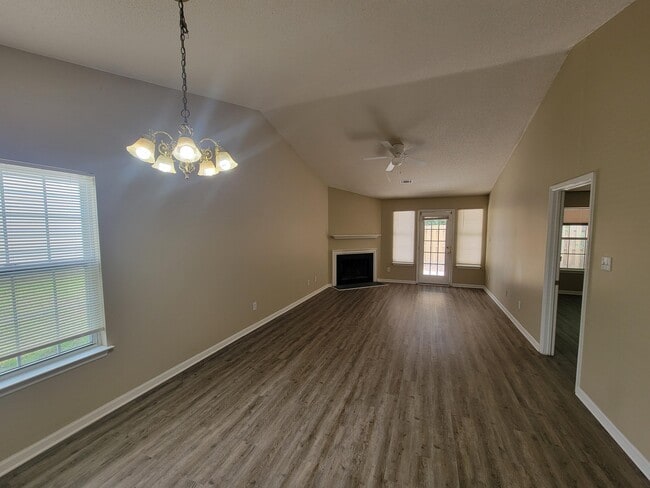 Building Photo - 42 Charlestowne Dr