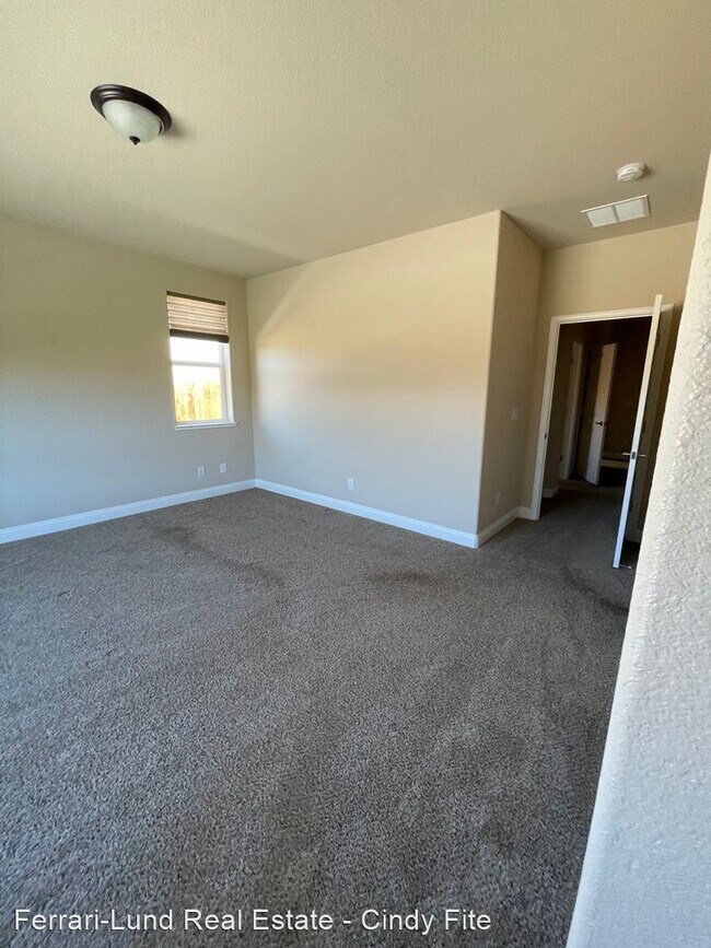 Building Photo - 3 br, 2 bath House - 1199 Spruce Meadows Dr