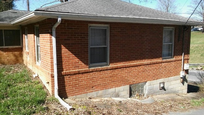 Building Photo - 106 V I P Rd