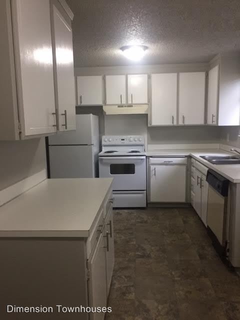 Primary Photo - 325 Pattison St NE