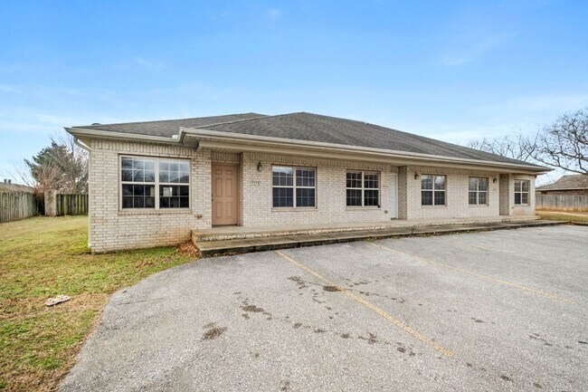 Building Photo - 1270 N Trinity Dr