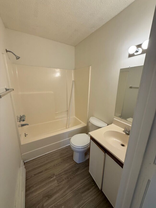 Building Photo - Check out this great unit in a great building!! Many to chose from!!