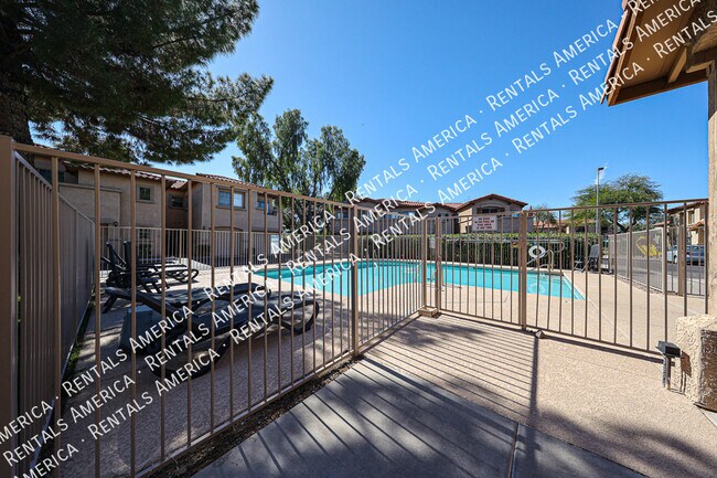 Foto del edificio - 2831 E Southern Ave