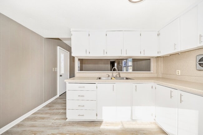 Foto del edificio - 5201 Amos Reeder Rd