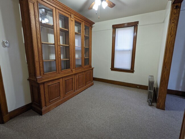 Comedor - 176 Columbia Ave