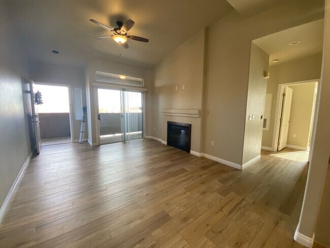 Foto del edificio - Modern Condo in Gated Community!