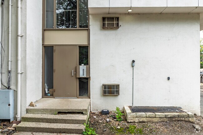 Foto del edificio - 323 Packard St