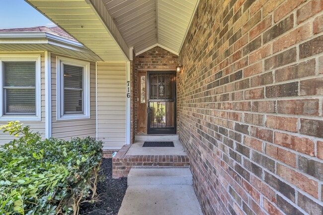 Foto del edificio - Antioch 3 bedroom 2 bath home with 2 car g...