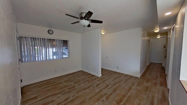 Foto del edificio - 5861 Marshall Ave