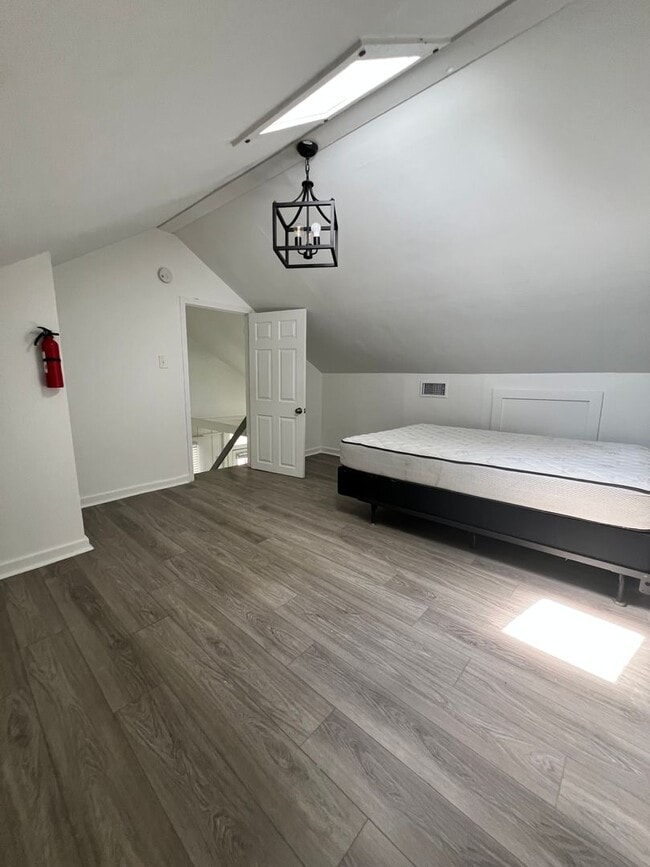 Photo - 2bd/1ba with New Appliances Near Campus Text 510-631-1171 Townhome