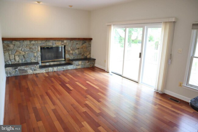 Foto del edificio - 17105 Thatcher Ct
