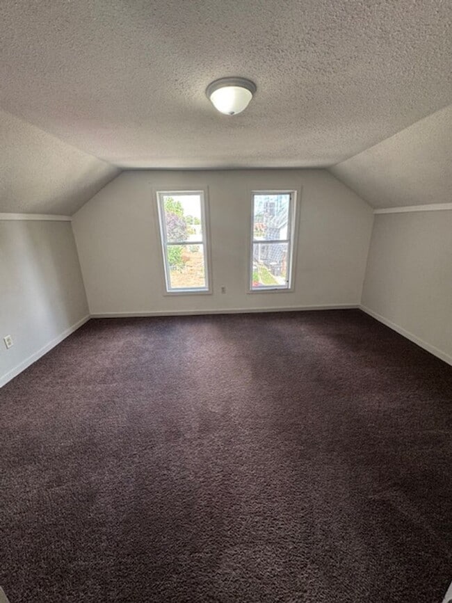 Building Photo - 327 Brandriff St
