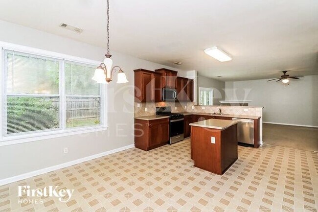 Building Photo - 2405 Langstan Ct