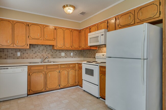 Building Photo - Beautiful Five Bedroom