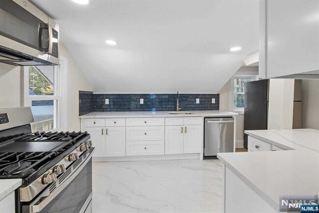 Building Photo - 101 Southern