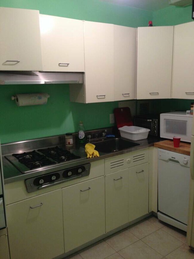 Foto del edificio - 2401 H St NW