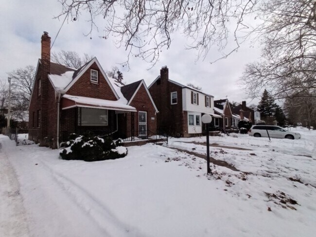 Foto del edificio - 3 bedroom/1.5 bath now available! $1300/mo!