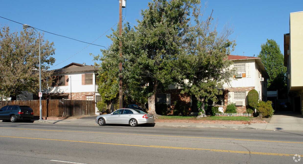 Building Photo - 5744 Whitsett Ave