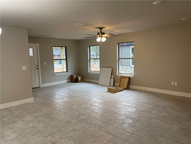 Building Photo - 505 S Collins Ave